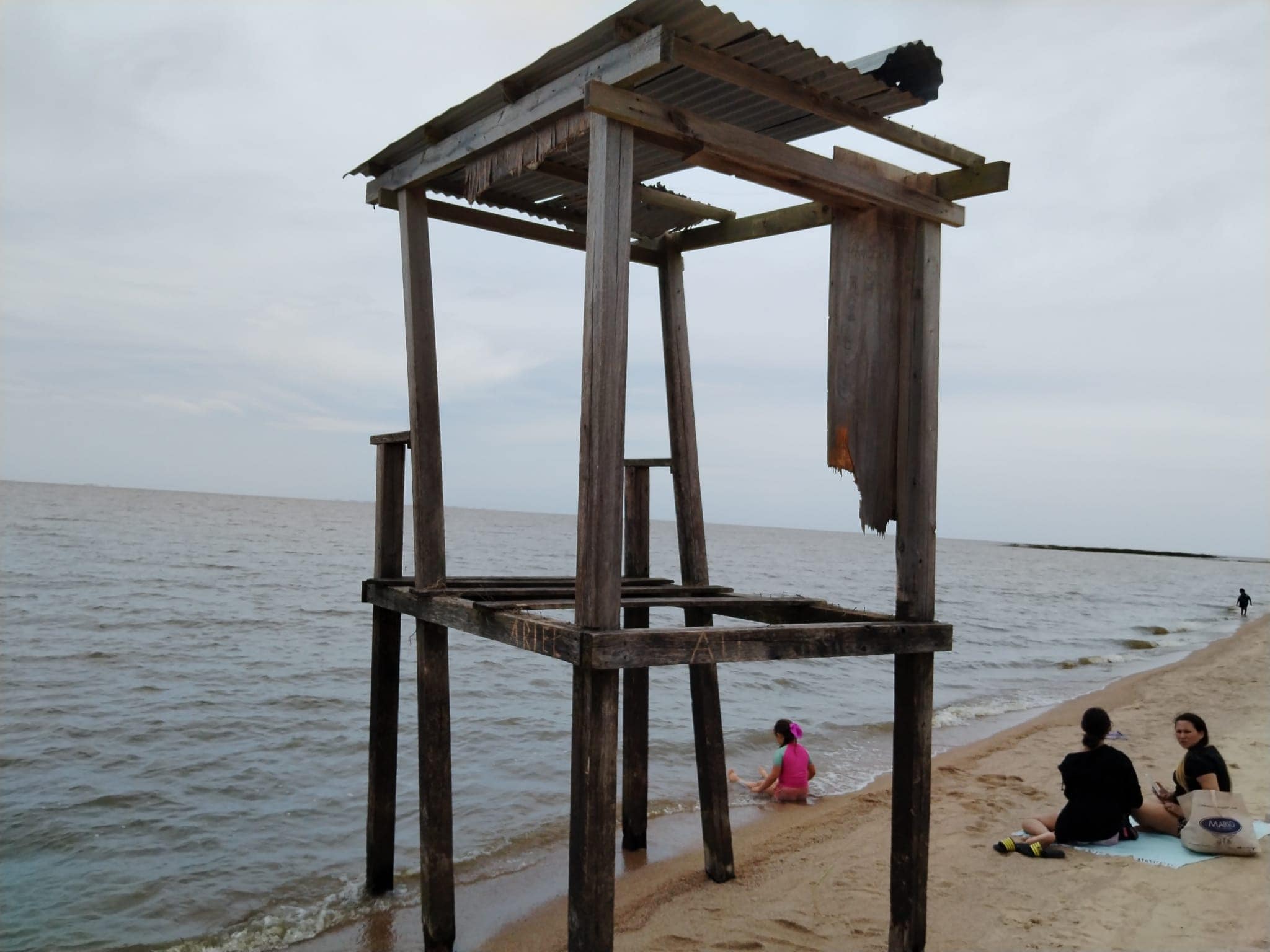 La Intendencia retira infraestructura de la zona de costa del balneario Lago Merín “por falta de tiempo para su mantenimiento y recuperación”