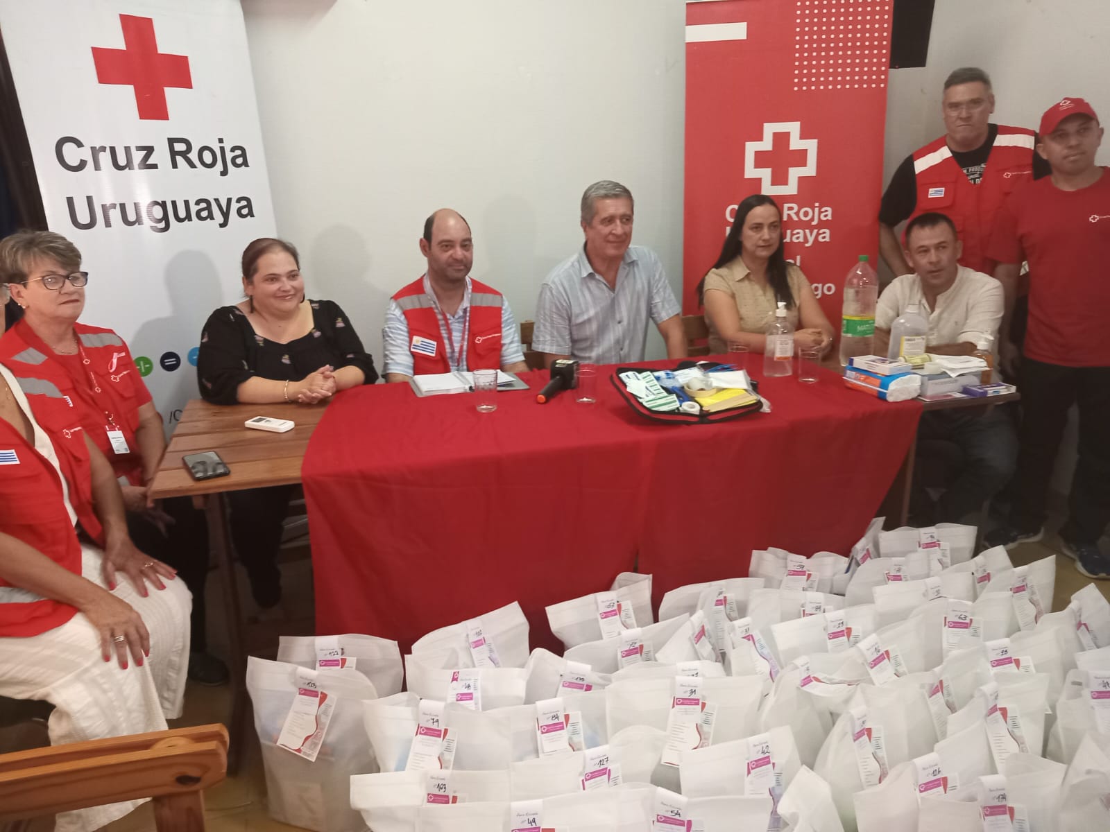 Cincuenta y dos escuelas rurales de Cerro Largo son beneficiadas con kits de primeros auxilios